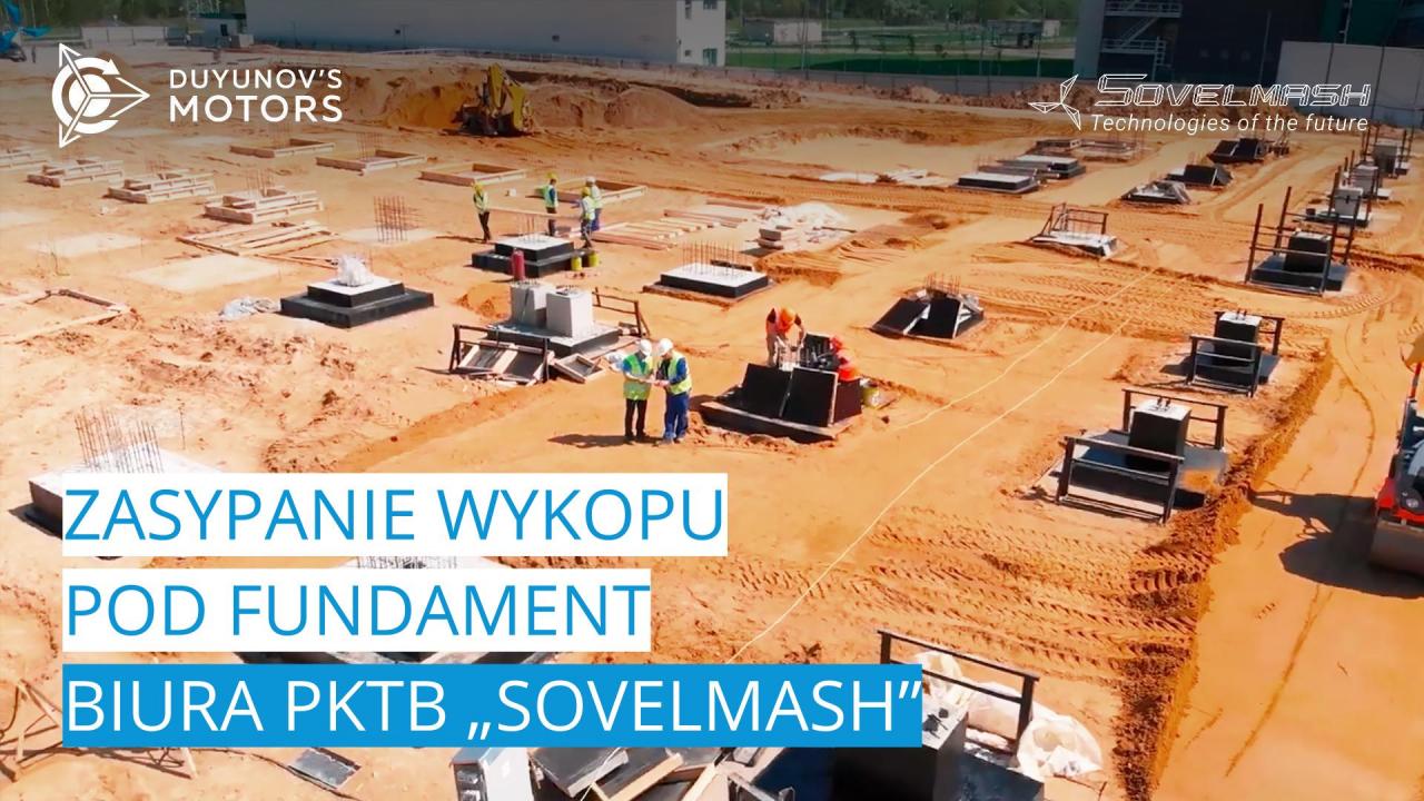 Aktualności z placu budowy biura PKTB „SovElmash” | Zasypanie wykopu pod fundament metodą zagęszczenia warstwa po warstwie