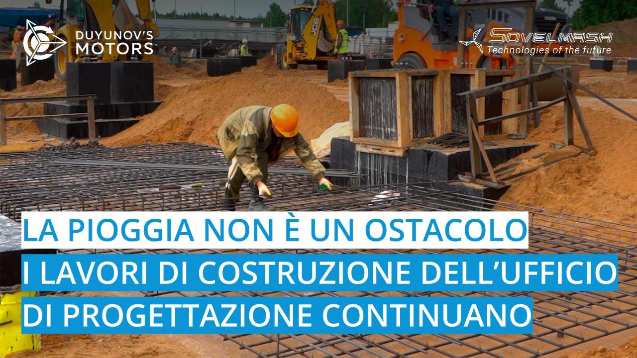 La pioggia non è un ostacolo: i lavori di costruzione dell'ufficio di progettazione continuano